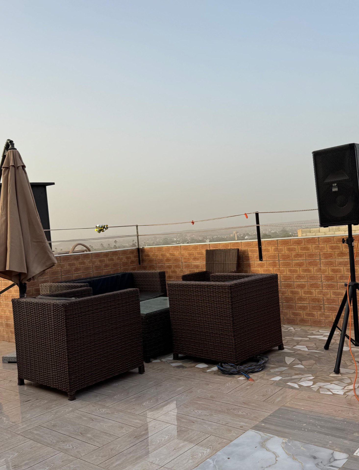Terrasse rooftop avec vue panoramique